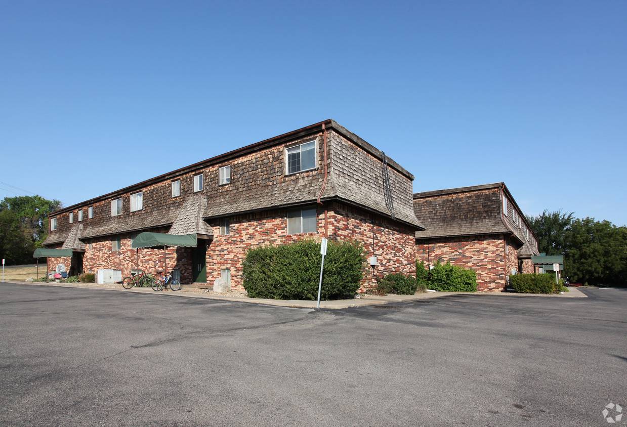 Building Photo - Pinebrook Apartments