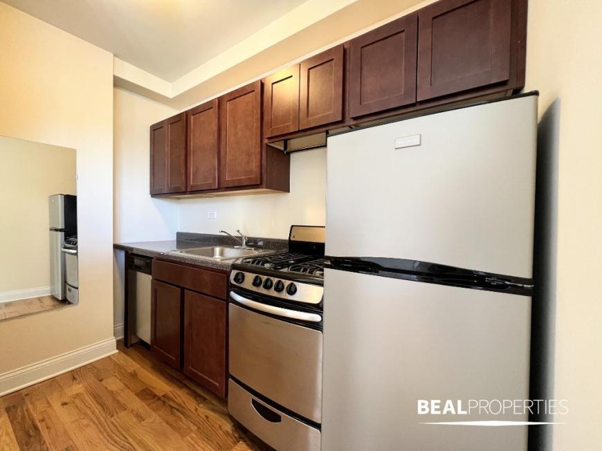Foto principal - 0 bedroom in CHICAGO IL 60614
