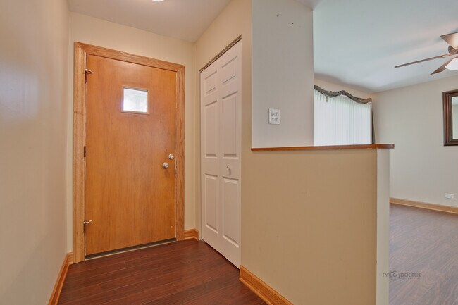 Foto del edificio - 648 N Greenview Ave