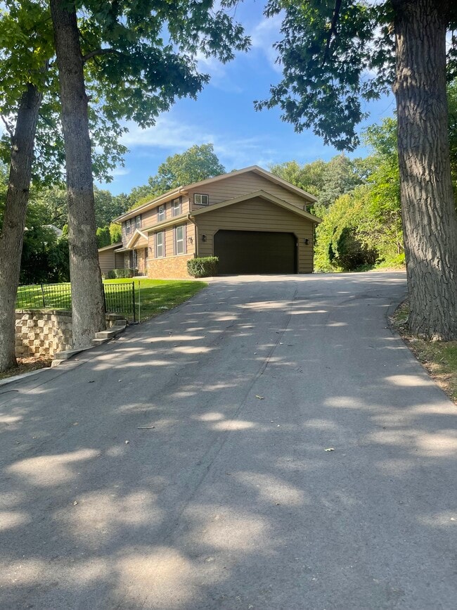 Building Photo - 611 Saint Johns Dr