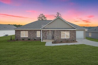 Building Photo - 580 Woodland Cir