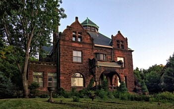 Building Photo - 1818 La Salle Ave
