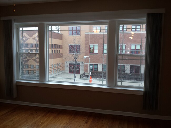 Building Photo - 4833 W Walton St