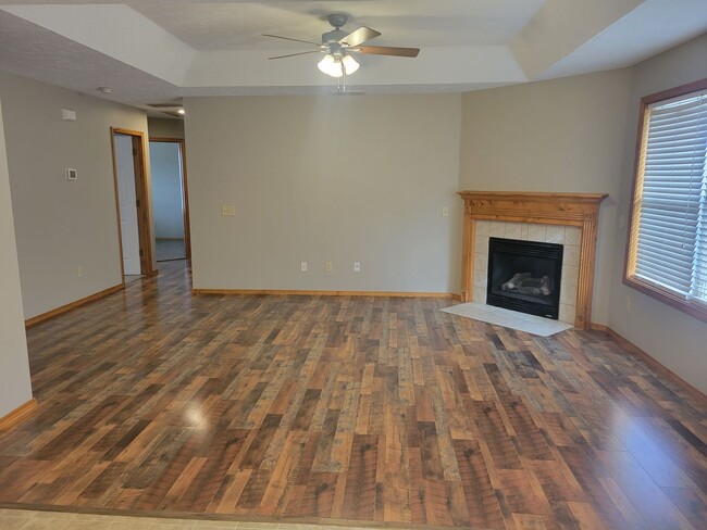 Building Photo - 4 Bedrooms! 3 Bathroom! Finished Basement!...