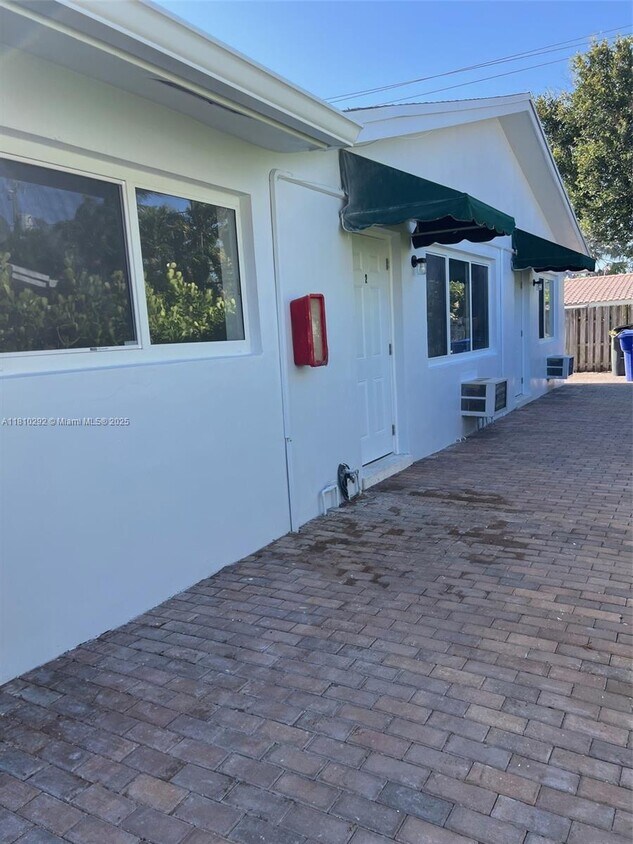 Foto principal - 1831 NE 56th St