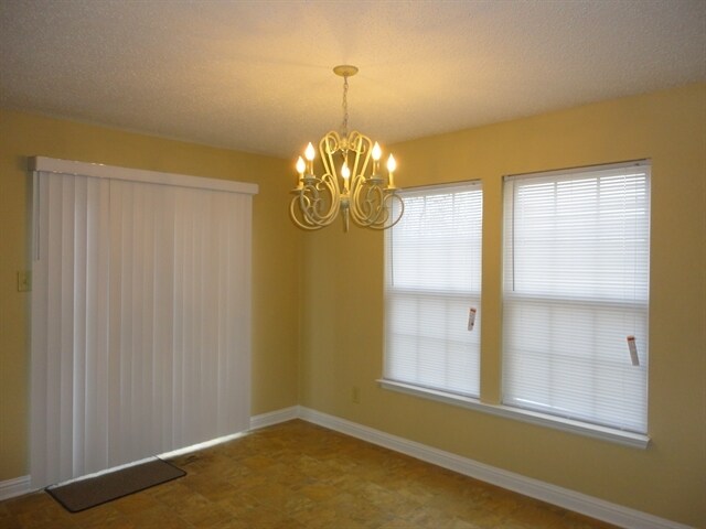 Foto del edificio - 8841 Youngs Creek Lane