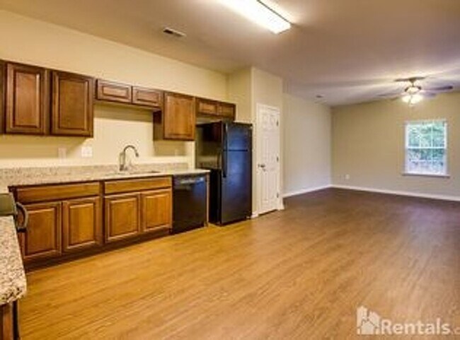 Building Photo - 7020 Somerset Springs