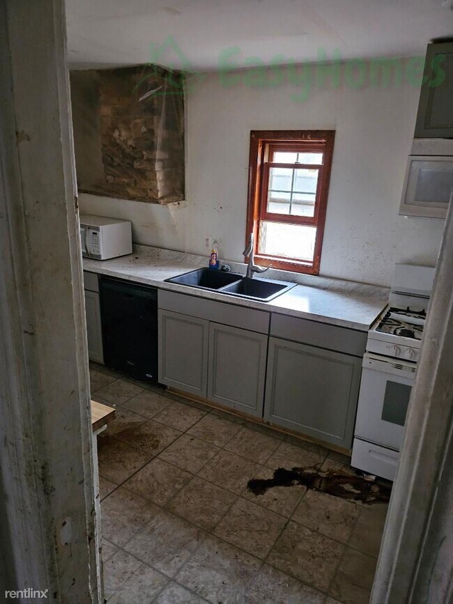 Building Photo - 3 br, 1 bath House - 3 East Madison Avenue