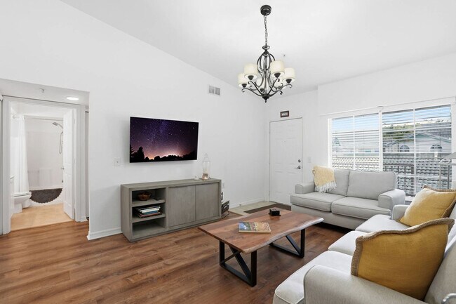 Building Photo - 4945 Cougar Ct S