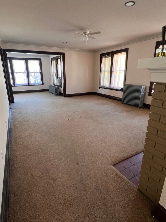 Foto del edificio - 702 N Raynor Ave