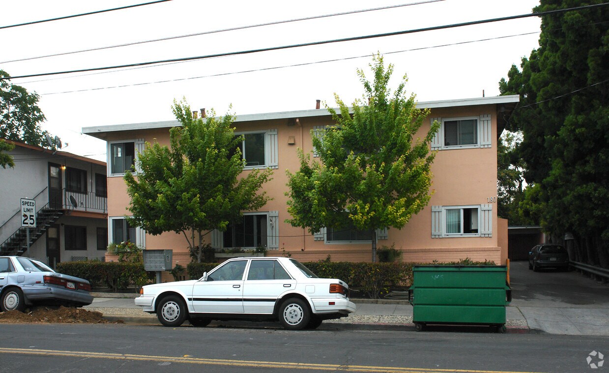 Foto del edificio - 180 W Virginia St