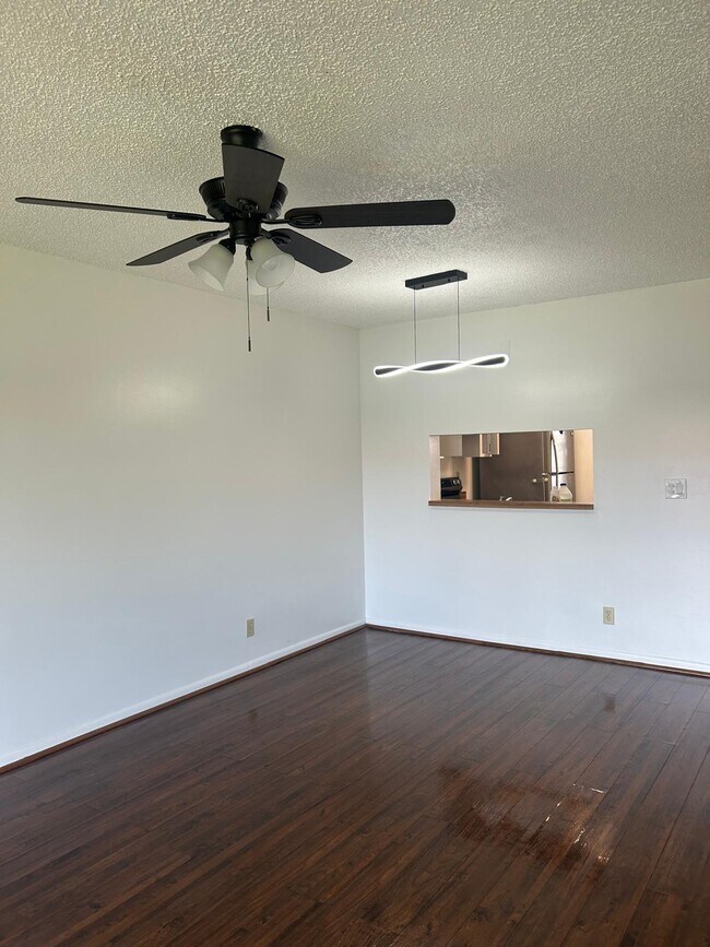 Foto del edificio - 8830-8830 Royal Palm Blvd