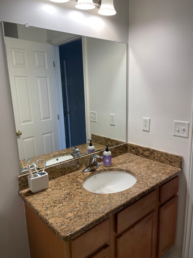 Foto del edificio - 5748 Hampshire Ln