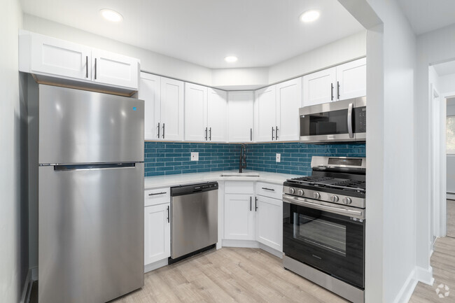 2BR, 1BA- 900SF Kitchen - Oakwood Manor Apartments