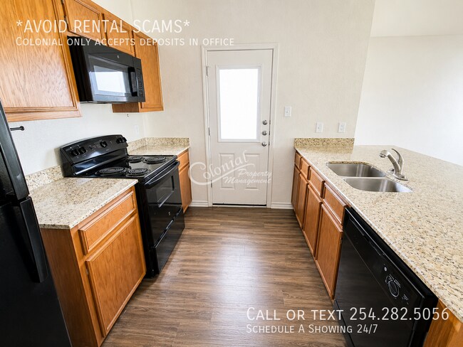Building Photo - 3109 Ochiltree-B