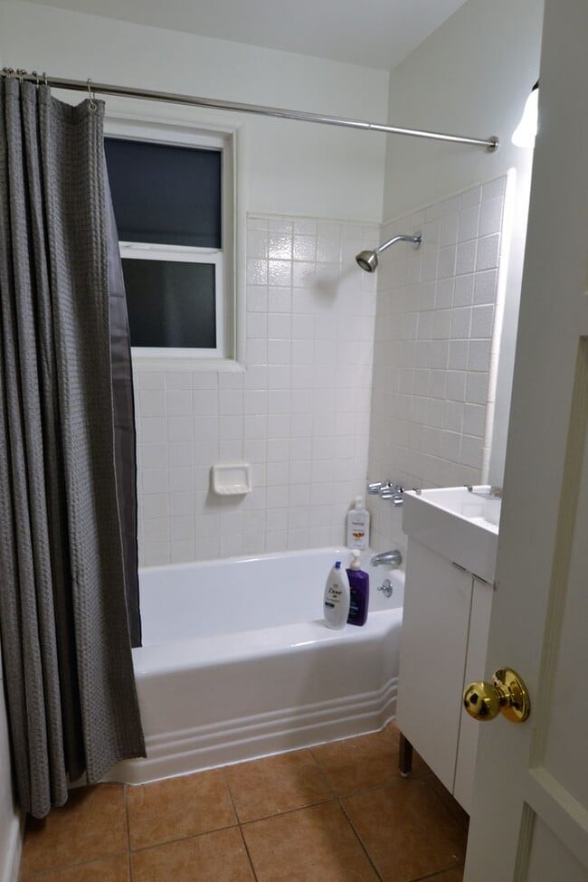 Foto del edificio - 12423 Chandler Blvd