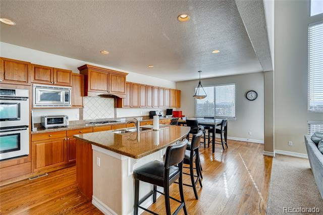 Building Photo - 9741 Sunset Hill Cir