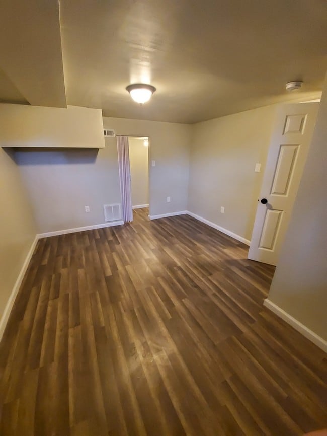 Building Photo - Newly Renovated Town Home In Dundalk