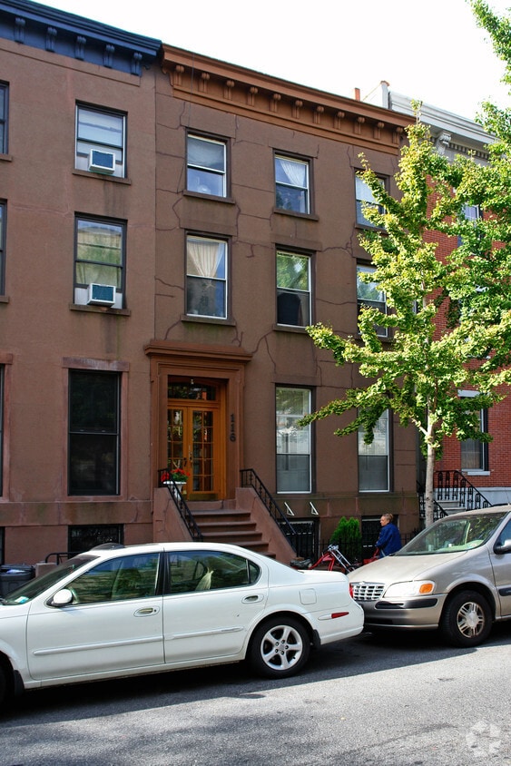 Primary Photo - 128 Dean St