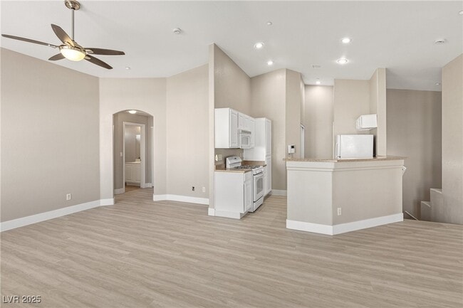 Foto del edificio - 2088 Overton Beach St