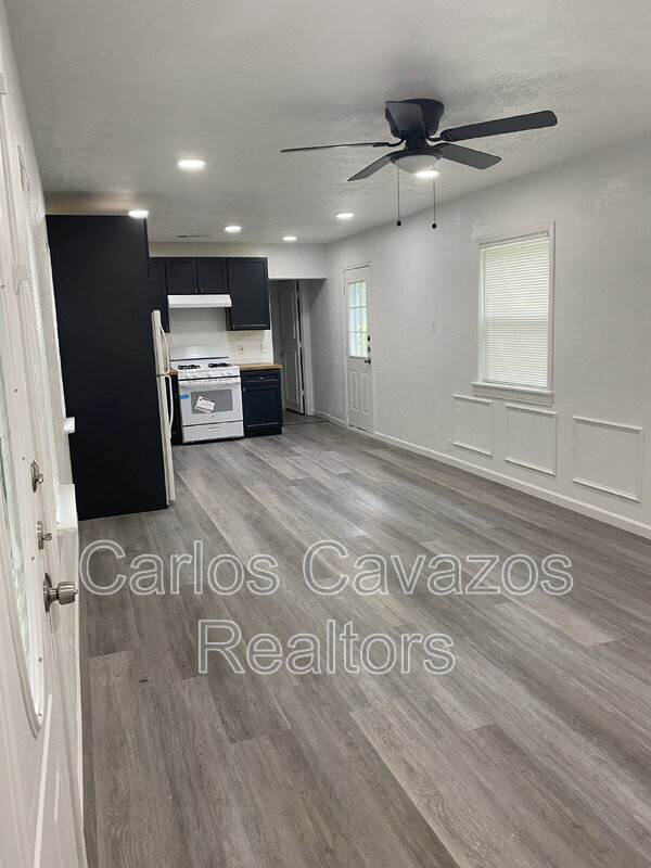 Foto del edificio - 1617 Meadowbrook Dr