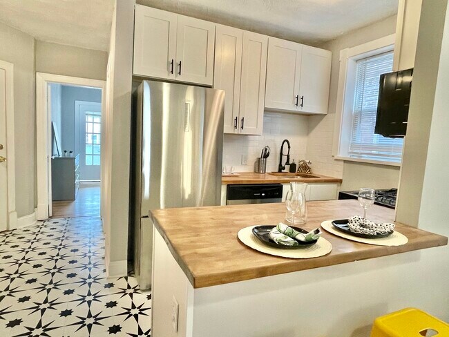 Foto del edificio - 4975 Lindenwood Ave
