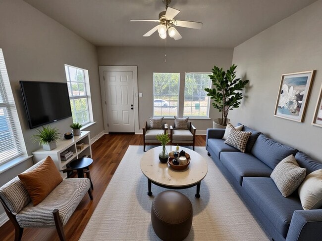 Building Photo - **APPLICATION RECEIVED** *MOVE IN SPECIAL* One Bedroom One Bathroom Duplex in Highland Park!