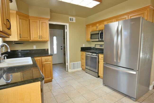 Building Photo - Well Appointed Remodeled 3 Bedroom 2 Bath ...