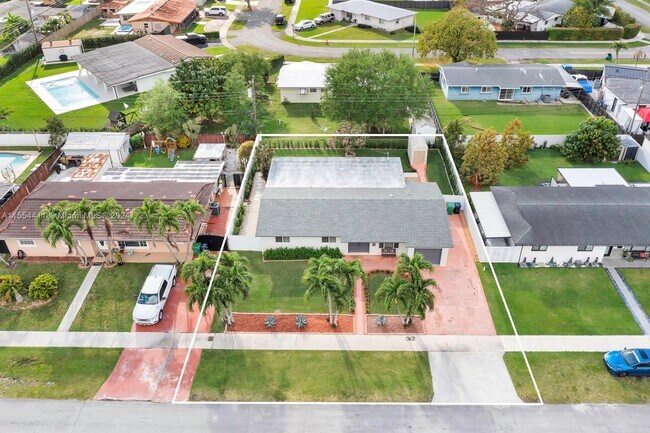 Building Photo - 6180 SW 109th Ct