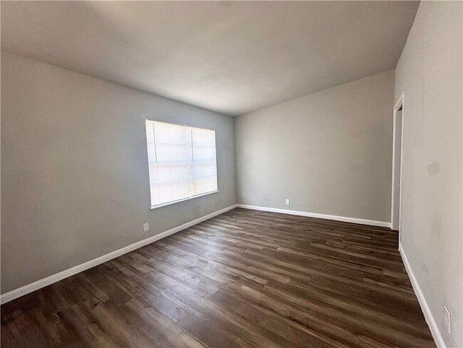 Building Photo - 5913 Lucille Dr