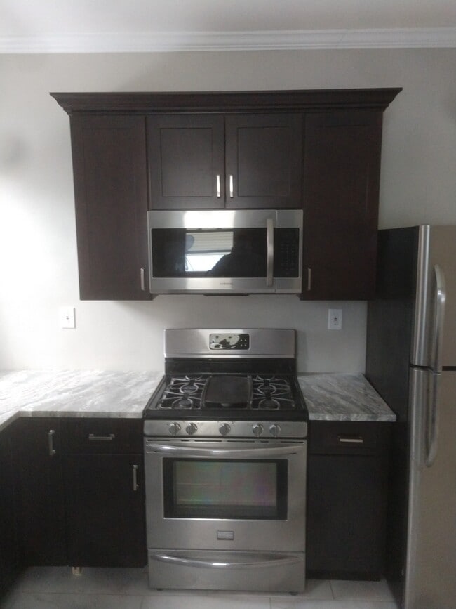 Building Photo - 4054 Howley St