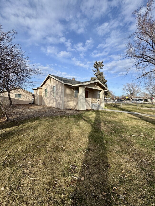 Foto del edificio - 560 E 6th N