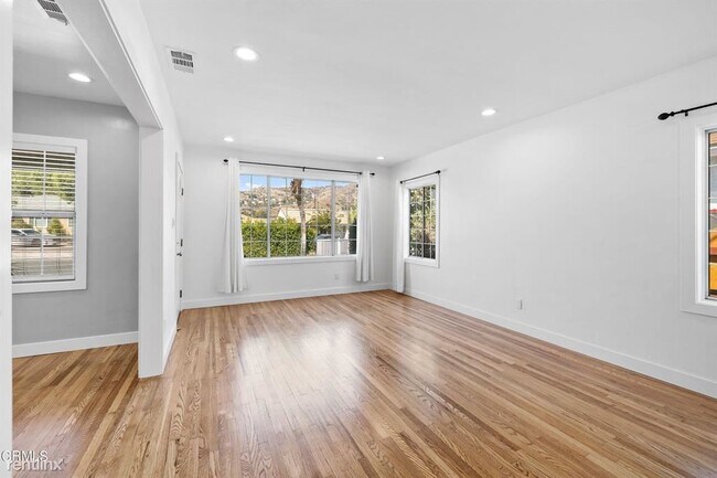 Building Photo - 3 br, 2 bath House - 9944 Saticoy St