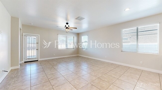 Foto del edificio - 30995 W Whitton Ave