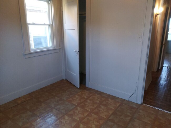 Building Photo - 3 Bedroom Single Family Home