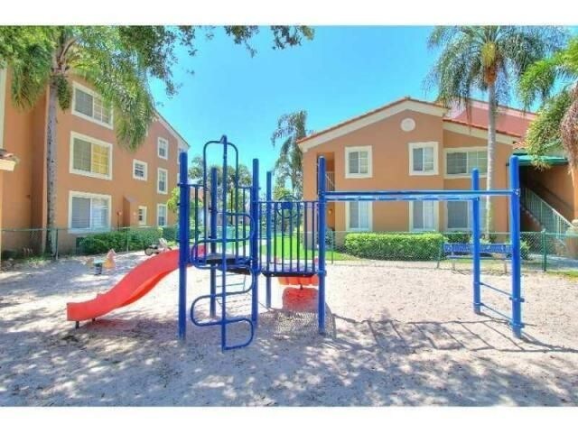 Foto del edificio - 4280 N State Road 7