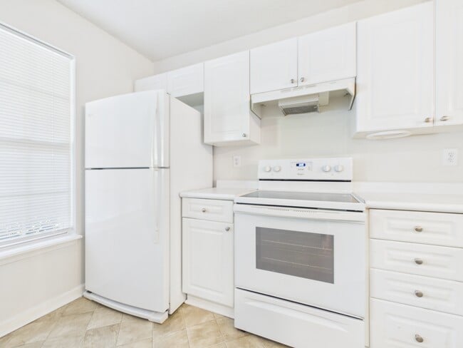 Building Photo - 609 Mountainwater Dr