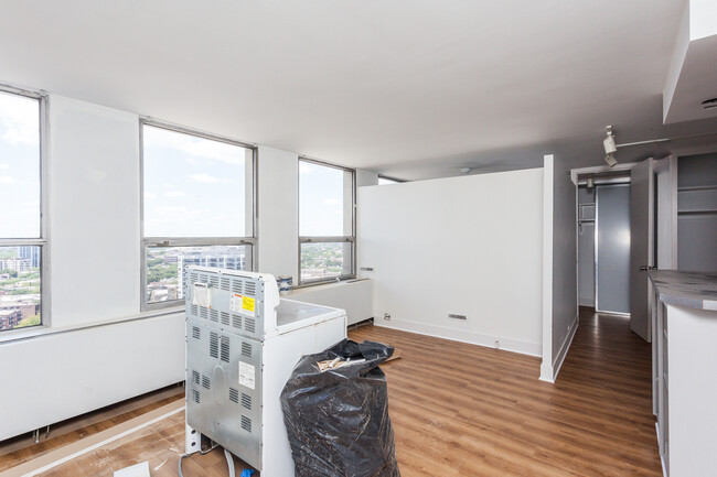 Foto del edificio - 2626 N Lakeview Ave