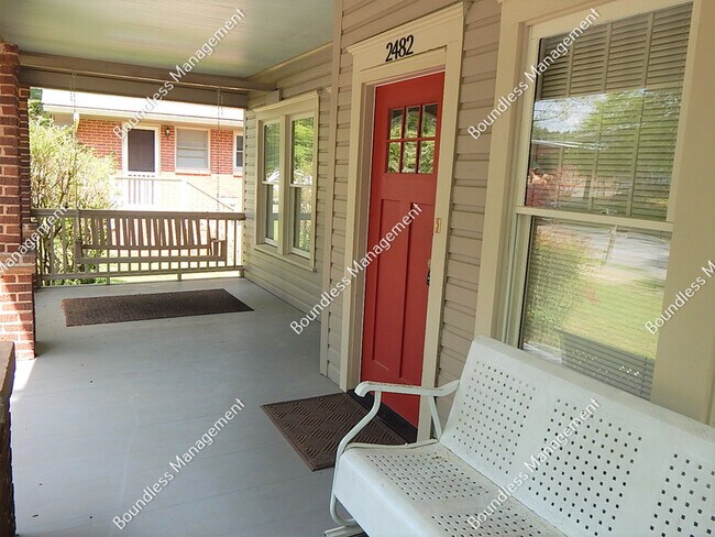 Foto del edificio - 2482 Maple St