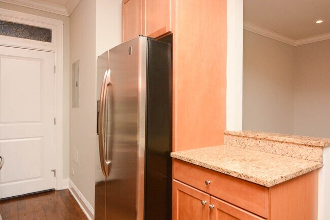 Building Photo - 736 W Addison St