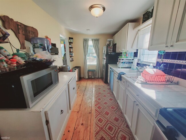 Foto del edificio - 3 br, 1.5 bath House - 14 Nolan St