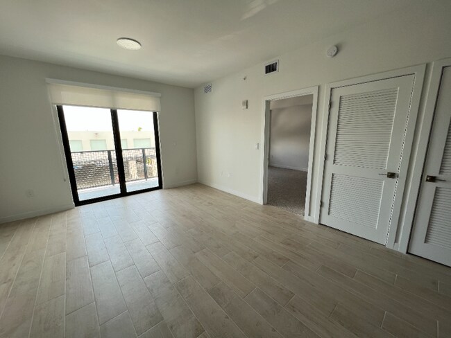 Building Photo - 128 SW 127th Ave