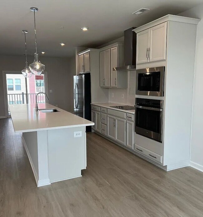 Foto del edificio - 807 Birchwood Hl Pl