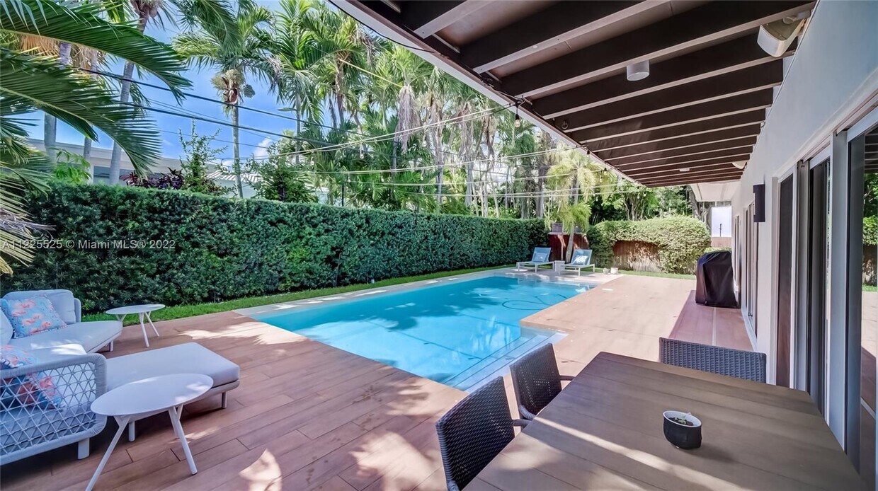 Foto principal - 54 Bay Heights Dr
