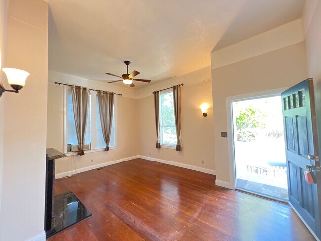 Foto del edificio - Downtown Benicia Remodeled Saltbox