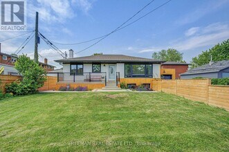 Building Photo - 26 Edgeware Dr