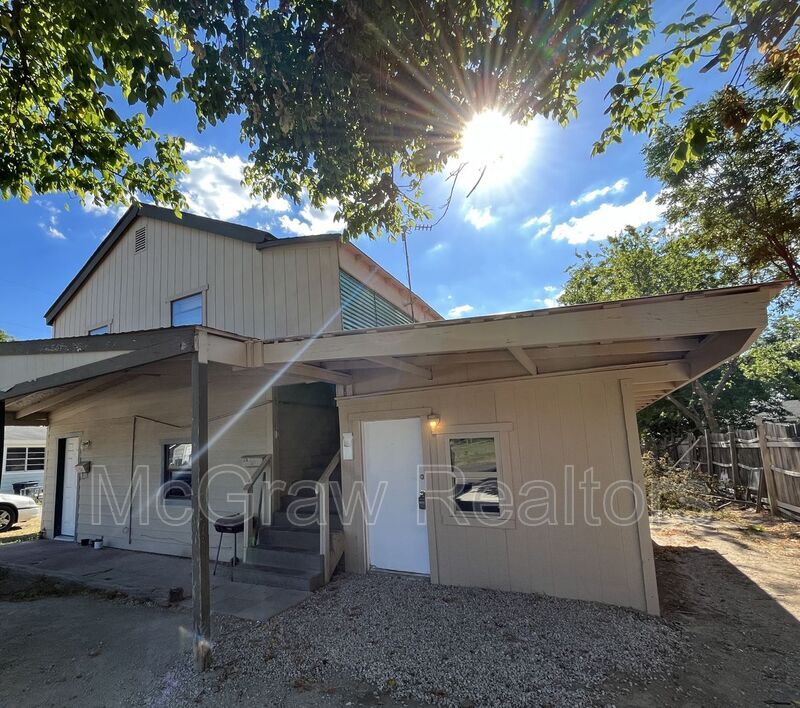 Primary Photo - 821 N Highland Ave