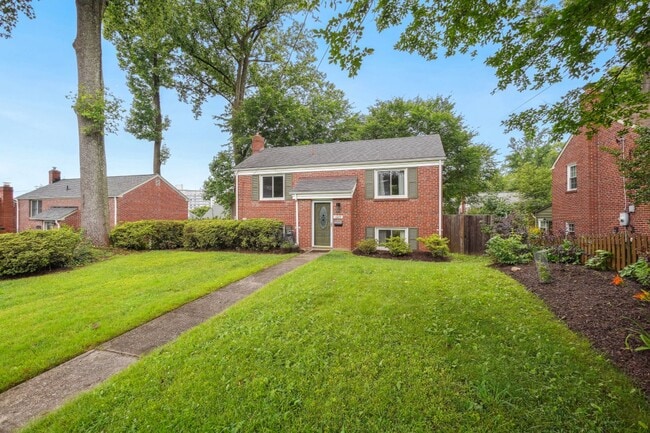 Building Photo - Just a Really Nice Home That's a Short Wal...