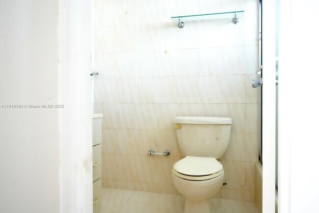 Foto del edificio - 8000 Harding Ave