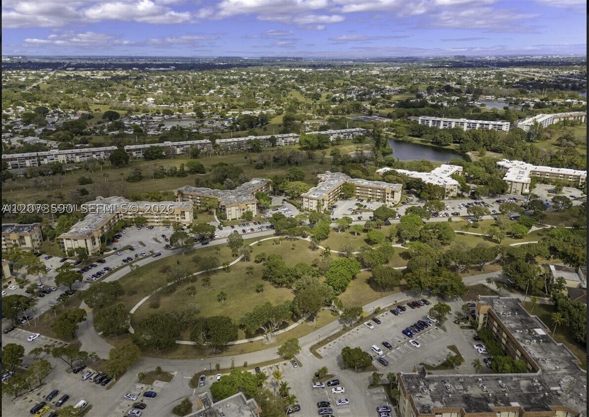 Building Photo - 6101 N Falls Cir Dr